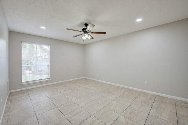 Building Photo - 7900 Westheimer Rd