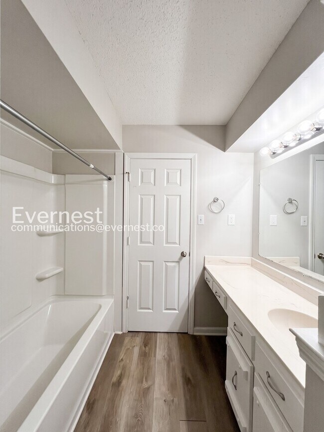 Building Photo - 494 Windridge Point