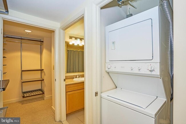 Building Photo - 1150 K St NW