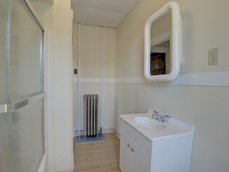 324 Valley unit 20 - 324 Valley St