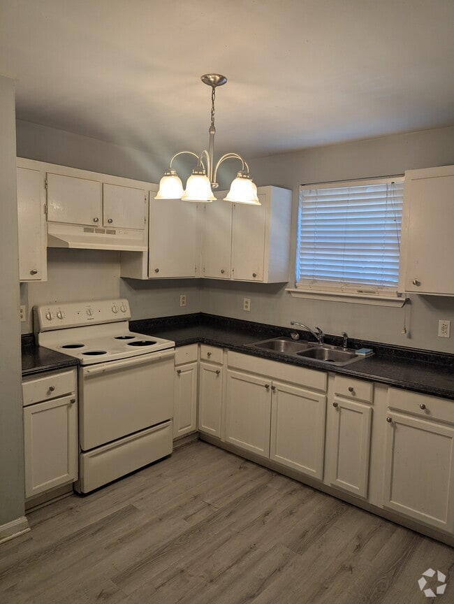 Building Photo - 911 Riviera Dr