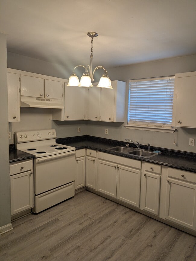 Building Photo - 911 Riviera Dr
