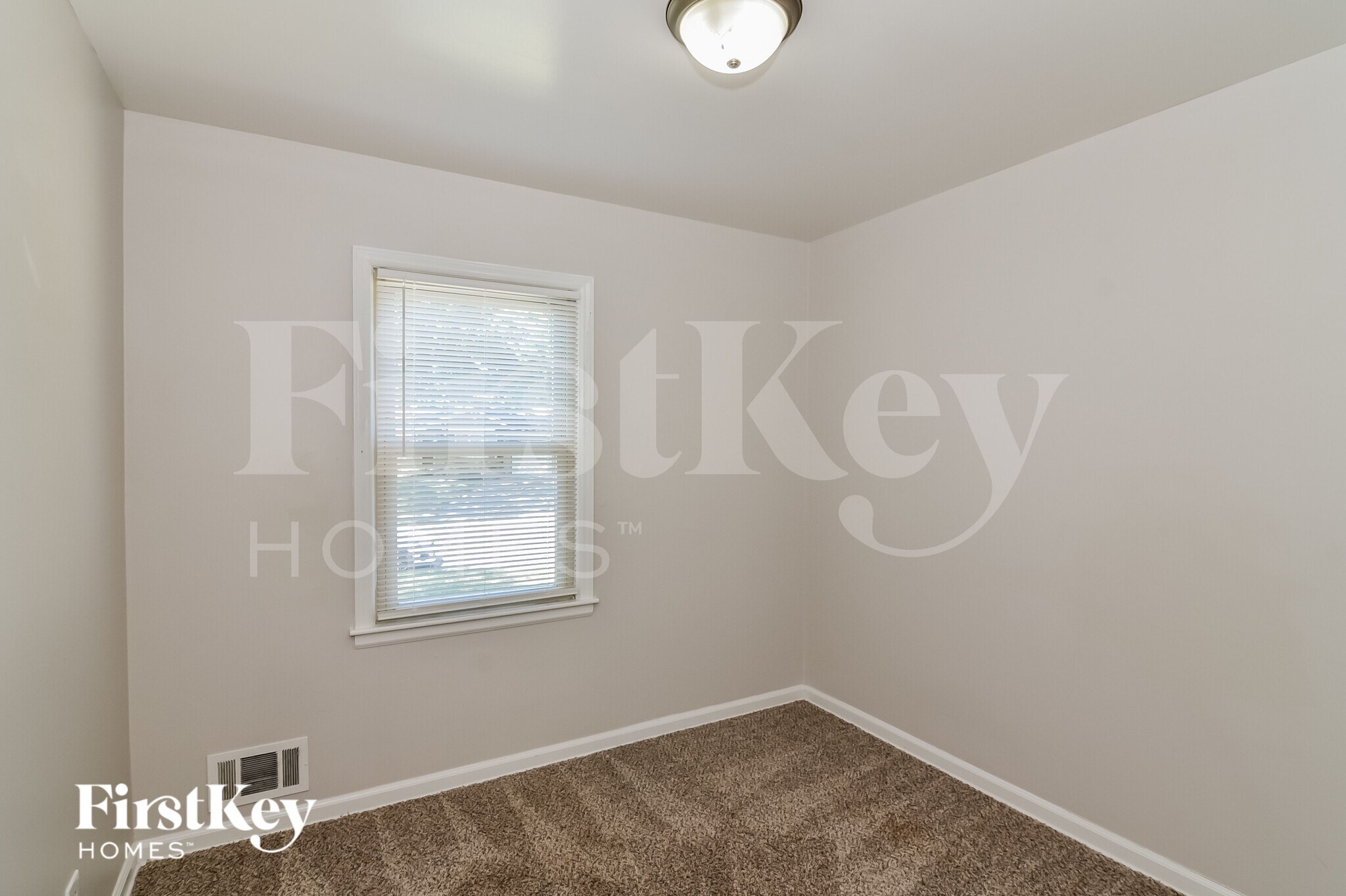 Building Photo - 307 NE Arlington Cir