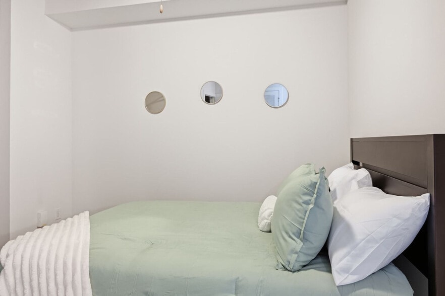 Building Photo - 28 Woolfe St