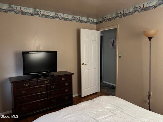 Building Photo - 52 Trottingham Rd