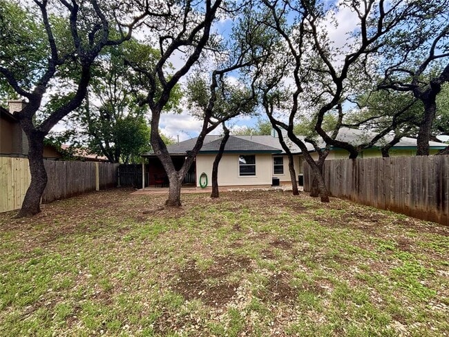 Building Photo - 808 Lone Star Dr