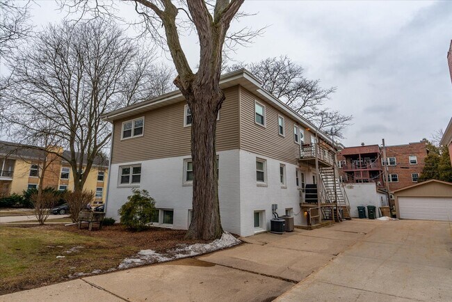 Building Photo - 717 Pickford St