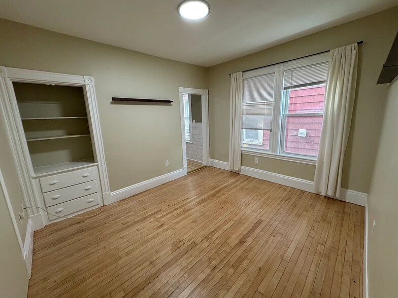 Building Photo - 368 Washington St