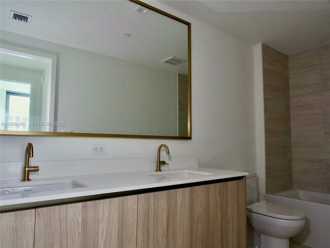 Building Photo - 77 SE 5th St