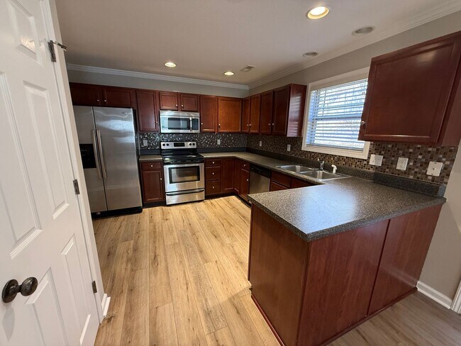 Building Photo - Beautiful Home in West Knoxville