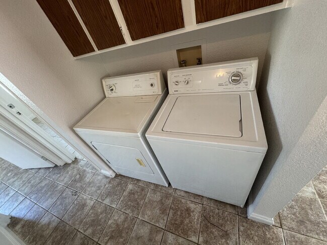 Building Photo - "Cozy 2-Bedroom Haven in North Las Vegas – 810 Sq Ft of Comfort on Harvard St!"