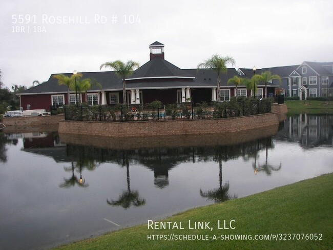 Building Photo - Resort-Style Living Just Minutes from Sies...