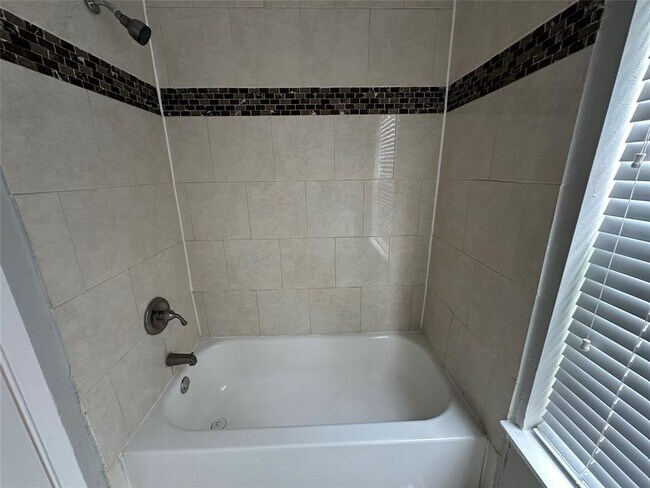 Building Photo - 3647 Palm Grove Dr