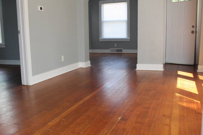 Building Photo - 653 Chartres St