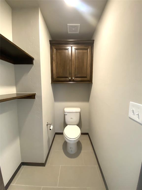 Building Photo - 4200 Royal Garden Dr