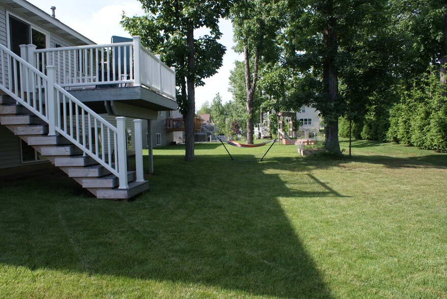 Building Photo - 11933 Maplegrove Dr