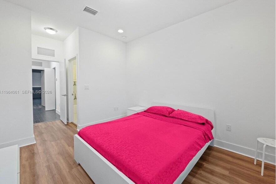 Building Photo - 2641 NE 212th Ter