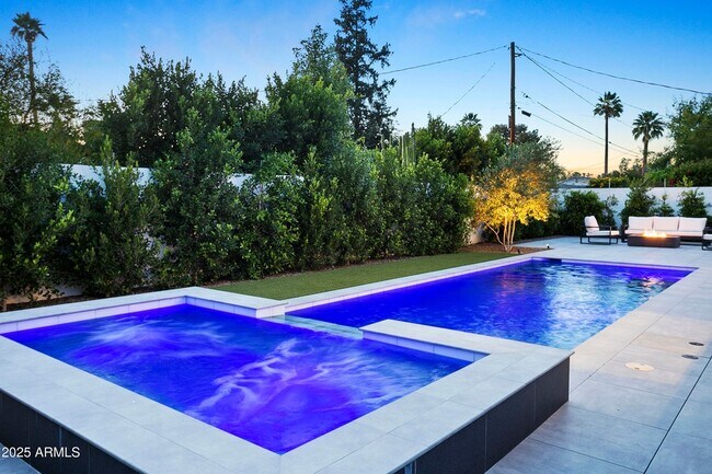 Building Photo - 4002 N 33rd Pl