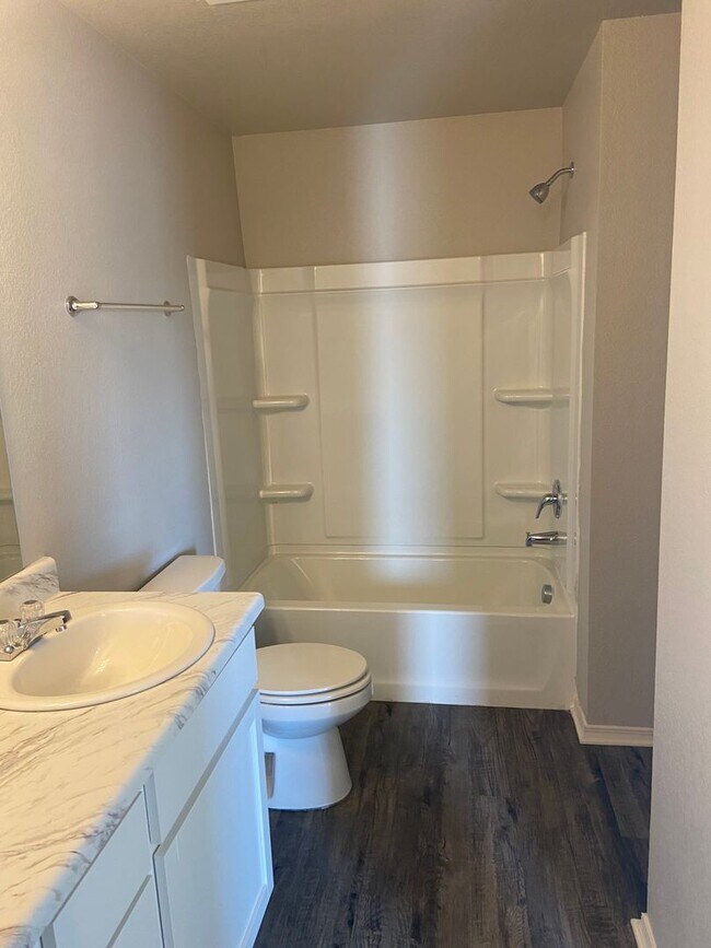 Building Photo - *Pre-leasing* Four Bedroom | Two Bathroom ...