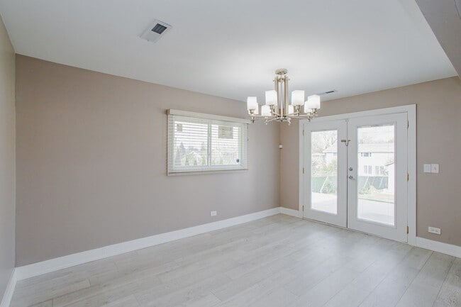 Building Photo - 720 Durham Ln