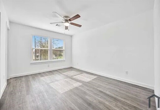 Building Photo - 8224 Bigwood St