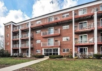 Building Photo - 36 Greentree Ln