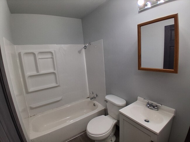 Building Photo - 1497 Fairchild-E