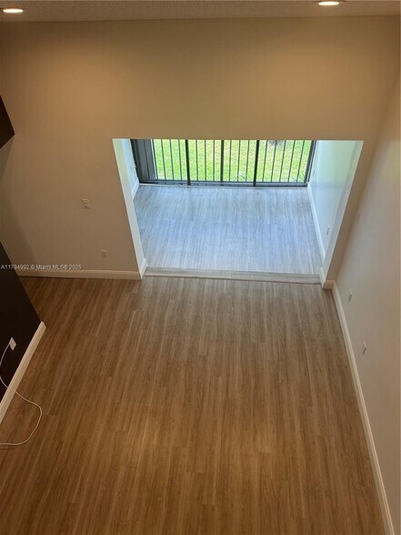 Building Photo - 9419 Fontainebleau Blvd
