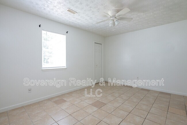 Building Photo - 8367 Warren Dr