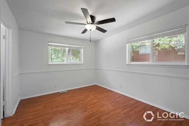 Building Photo - Beautiful Spacious Home in Great Sandy Loc...