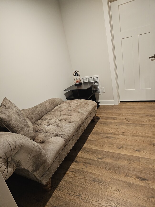 lounge chair, seating area at base of stairs - 5041 Montview Way