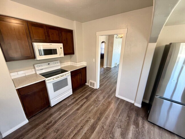 Building Photo - Charming 2-Bedroom Home with Patio, Storage & Plenty of Parking