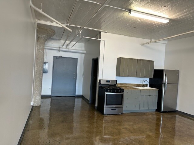 Building Photo - 1308 Factory Pl
