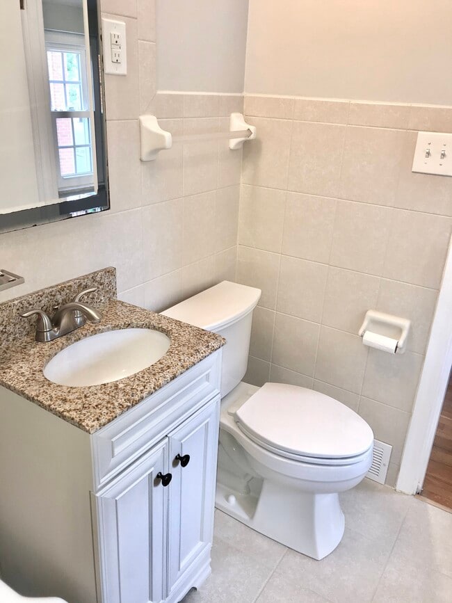 Building Photo - 400 Duquesne Dr