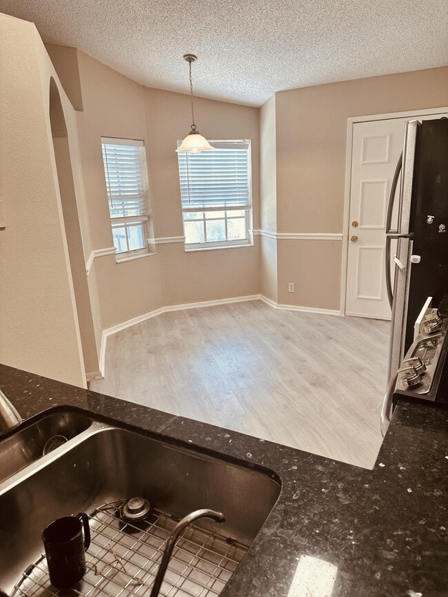 Building Photo - 8108 Summer Shores Dr