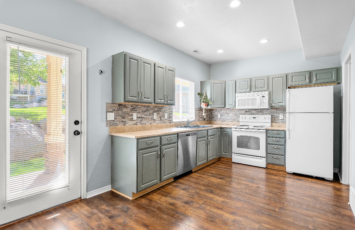 Building Photo - 5043 W Rock Butte