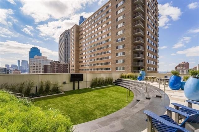 Building Photo - 25 Christopher Columbus Dr