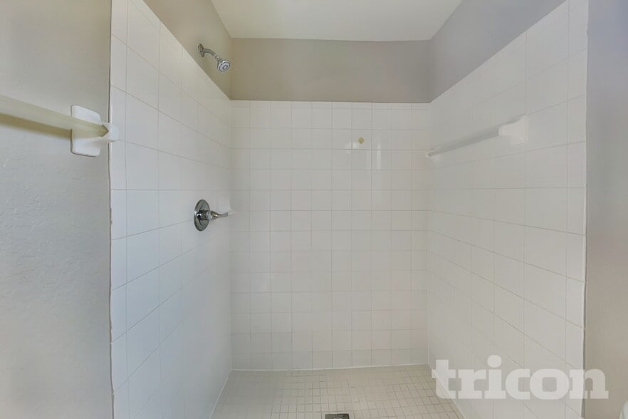 Building Photo - 2075 Sunflower St