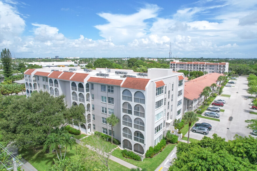 Building Photo - 250 NE 20th St