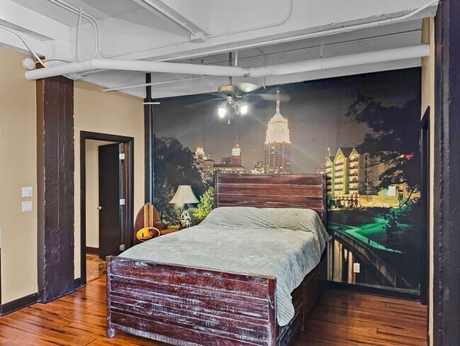 Building Photo - Modern Downtown Condo with Stunning City V...