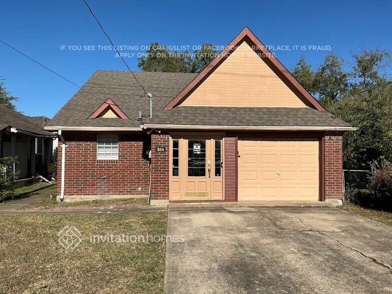 Primary Photo - 804 E Aimee St