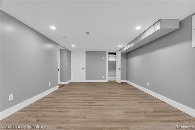 Building Photo - 1654 Giddings Rd