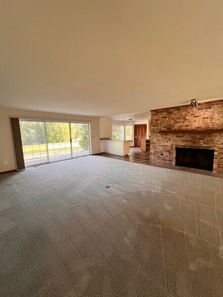 Building Photo - 400 E Old Ranch Rd