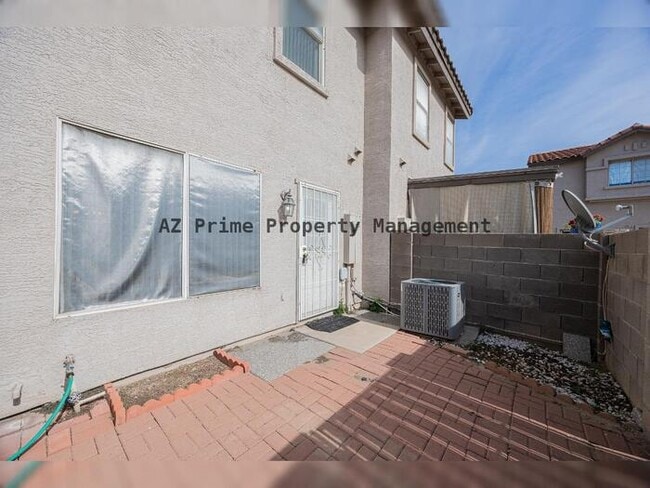 Building Photo - 1961 N Hartford St