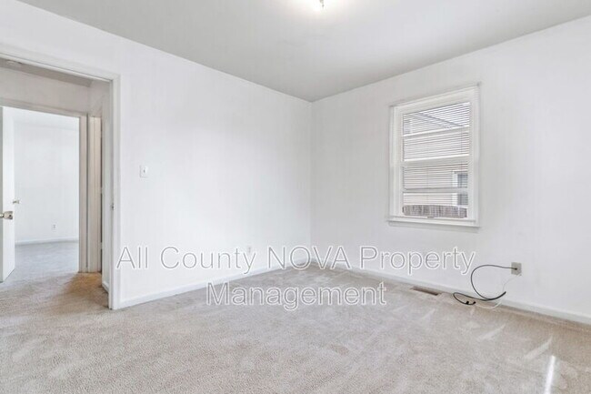 Building Photo - 211 Church St