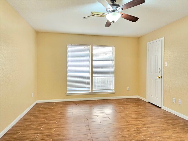 Building Photo - 21070 Southern Colony Ct