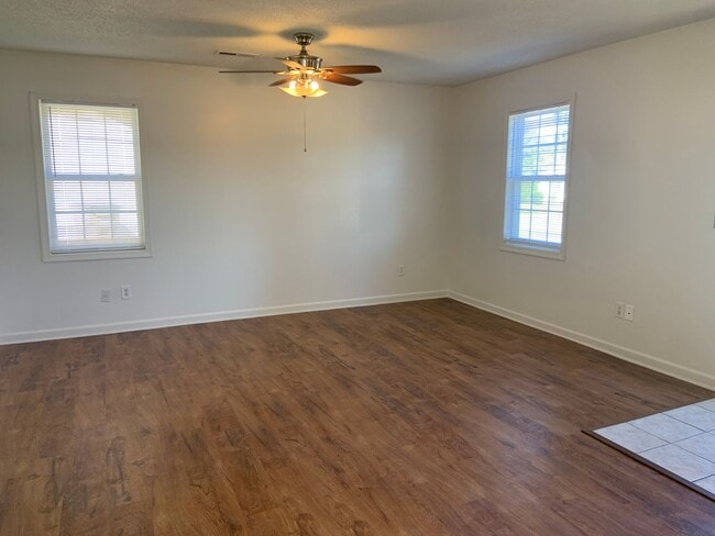 Building Photo - 4 Bedroom Home close to HWY 421 & I40