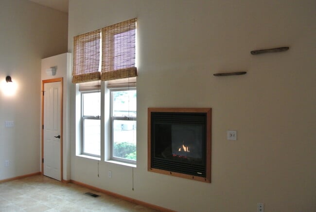 Building Photo - Corvallis Comfort & Convenience: Spacious 3-bedroom, 2.5 bath  Townhome