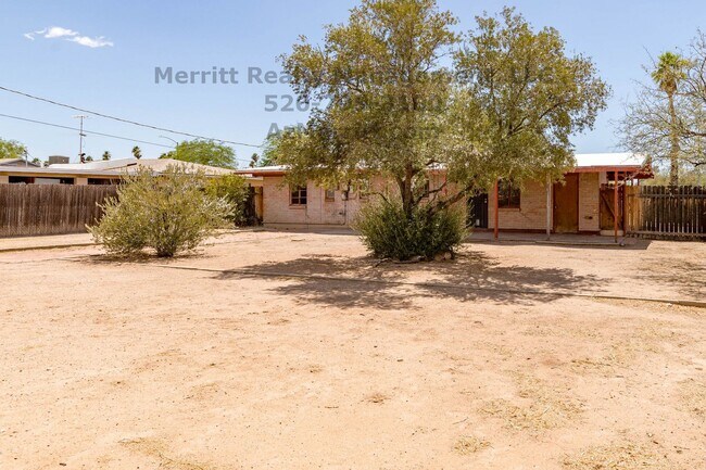 Building Photo - Perfect 3 bdrm 2 bath home in quiet centra...