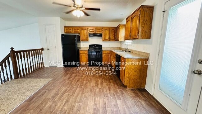 Building Photo - 3 bedroom Duplex with unique floor plan in...